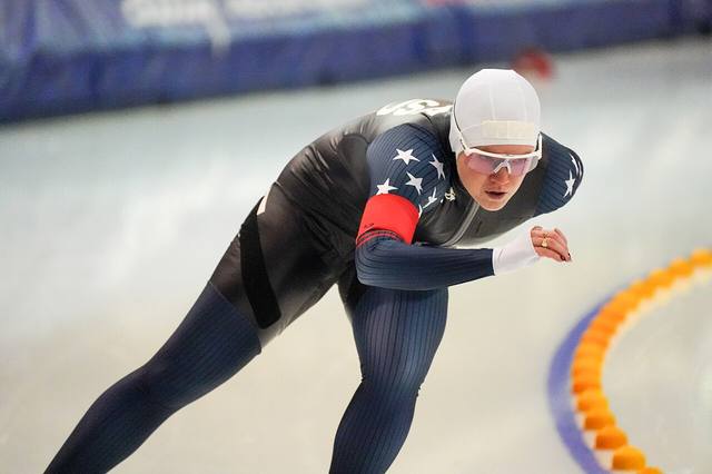 速度滑冰心理课：如何在关键时刻稳住（职业联赛视角）